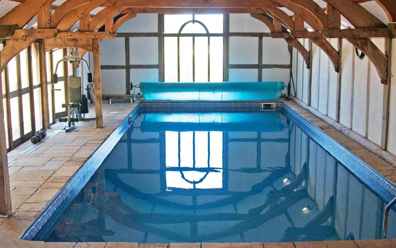 Villa The Old Mill Barn With Hot Tub And Private Use Of Heated Pool Wirral Exterior foto