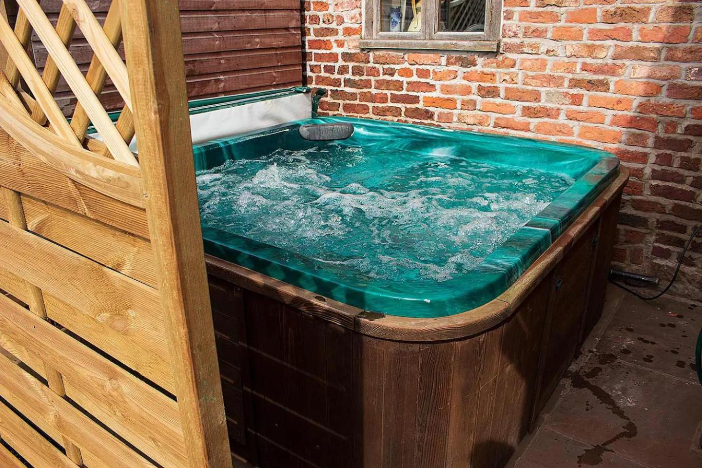 Villa The Old Mill Barn With Hot Tub And Private Use Of Heated Pool Wirral Exterior foto