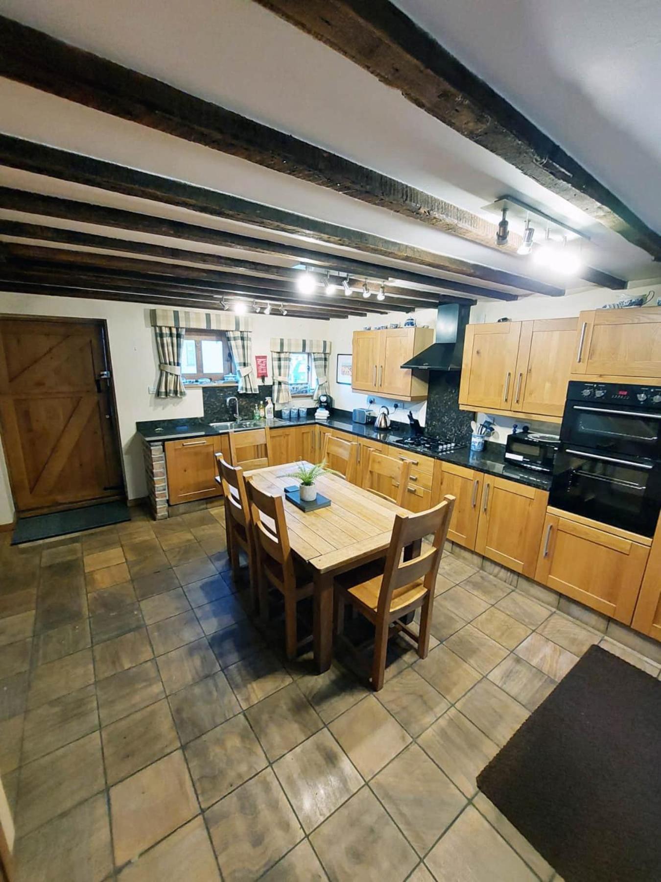 Villa The Old Mill Barn With Hot Tub And Private Use Of Heated Pool Wirral Exterior foto