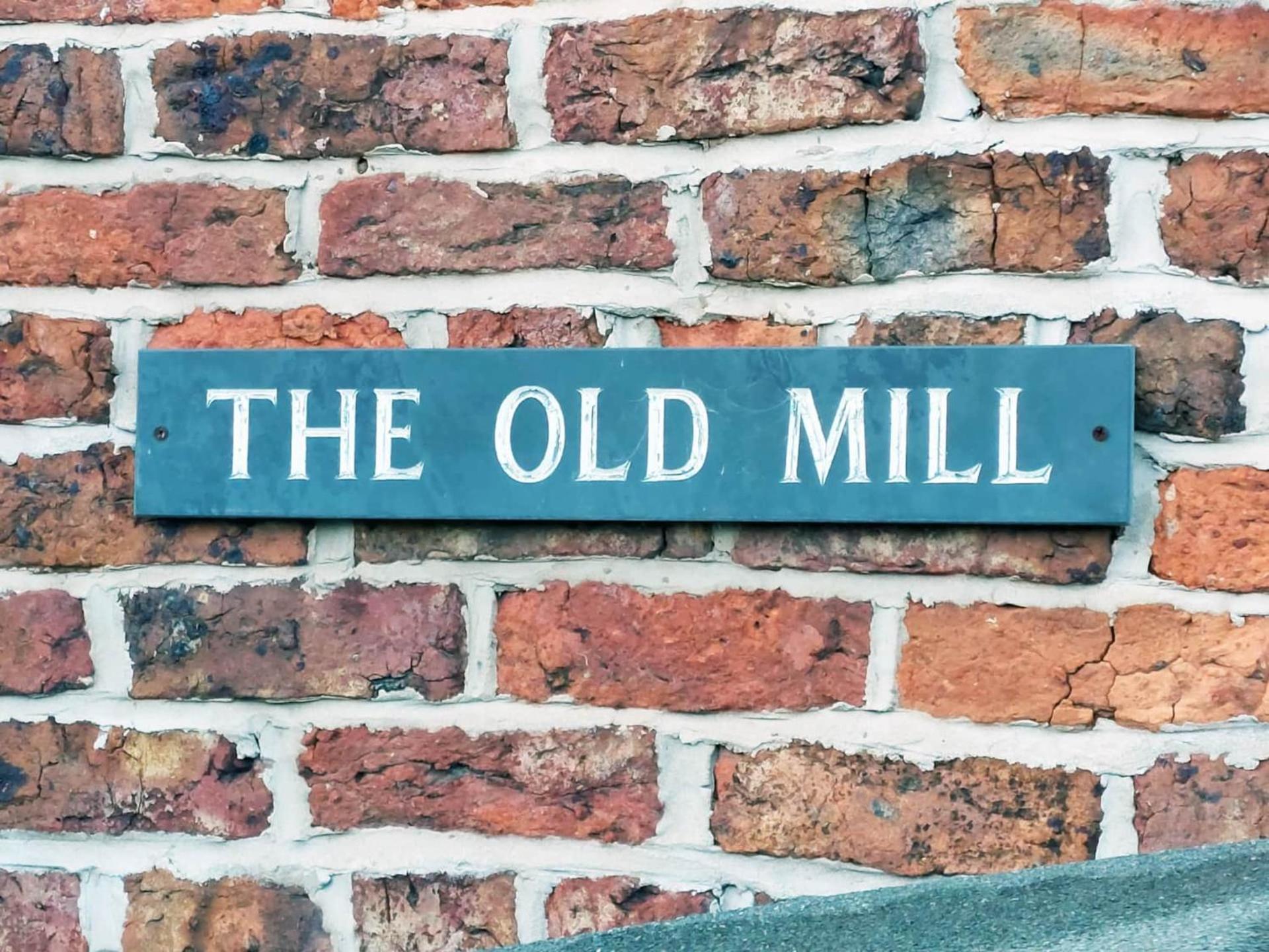 Villa The Old Mill Barn With Hot Tub And Private Use Of Heated Pool Wirral Exterior foto